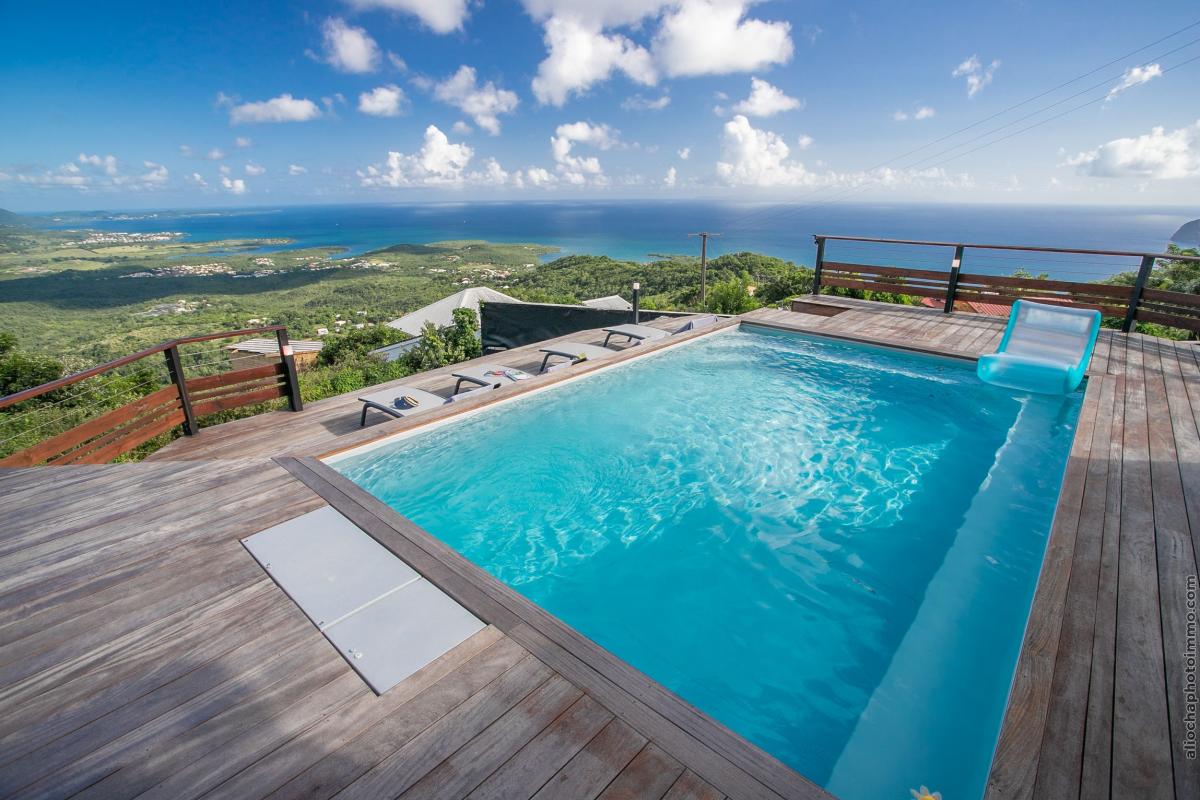 Location villa luxe Le Diamant Martinique - Piscine et vue mer